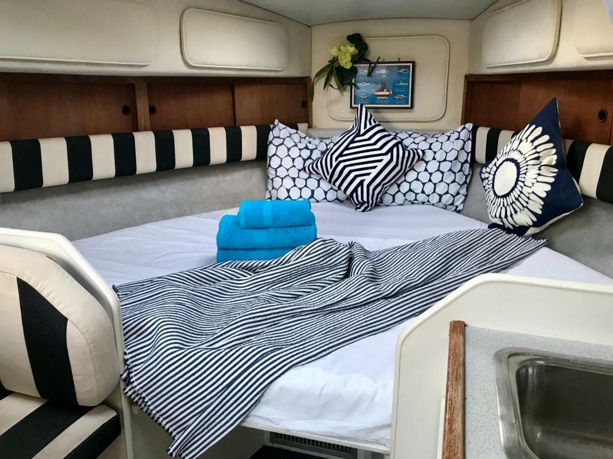 Yacht Experience Barcelona Hotel Sant Adria de Besos Bagian luar foto