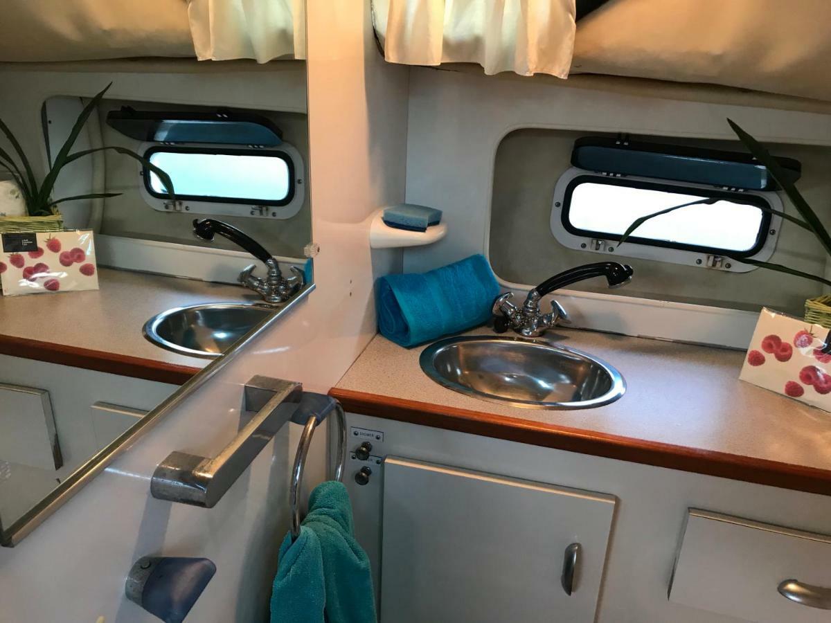 Yacht Experience Barcelona Hotel Sant Adria de Besos Bagian luar foto